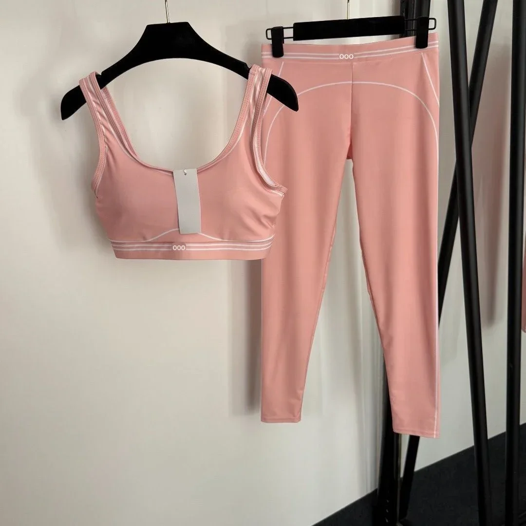 Tanktop en broek, tweedelig ad - Yoga Fitness Outfit recensie en prijs