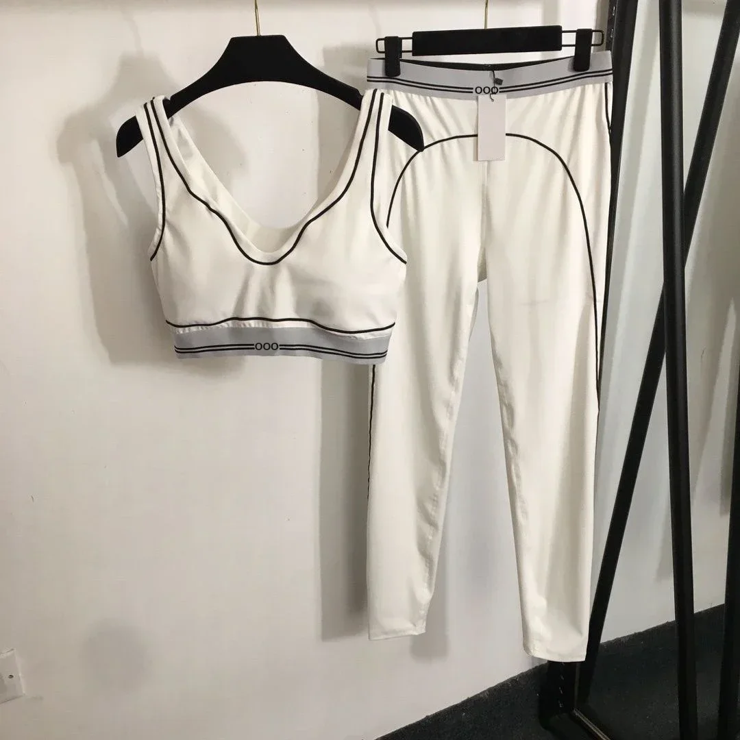 Tanktop en broek, tweedelig ad - Yoga Fitness Outfit recensie en prijs
